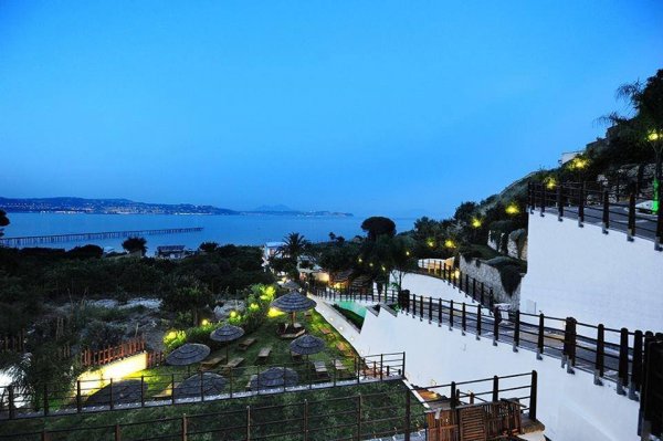 993518_671811226169756_1423389952_n